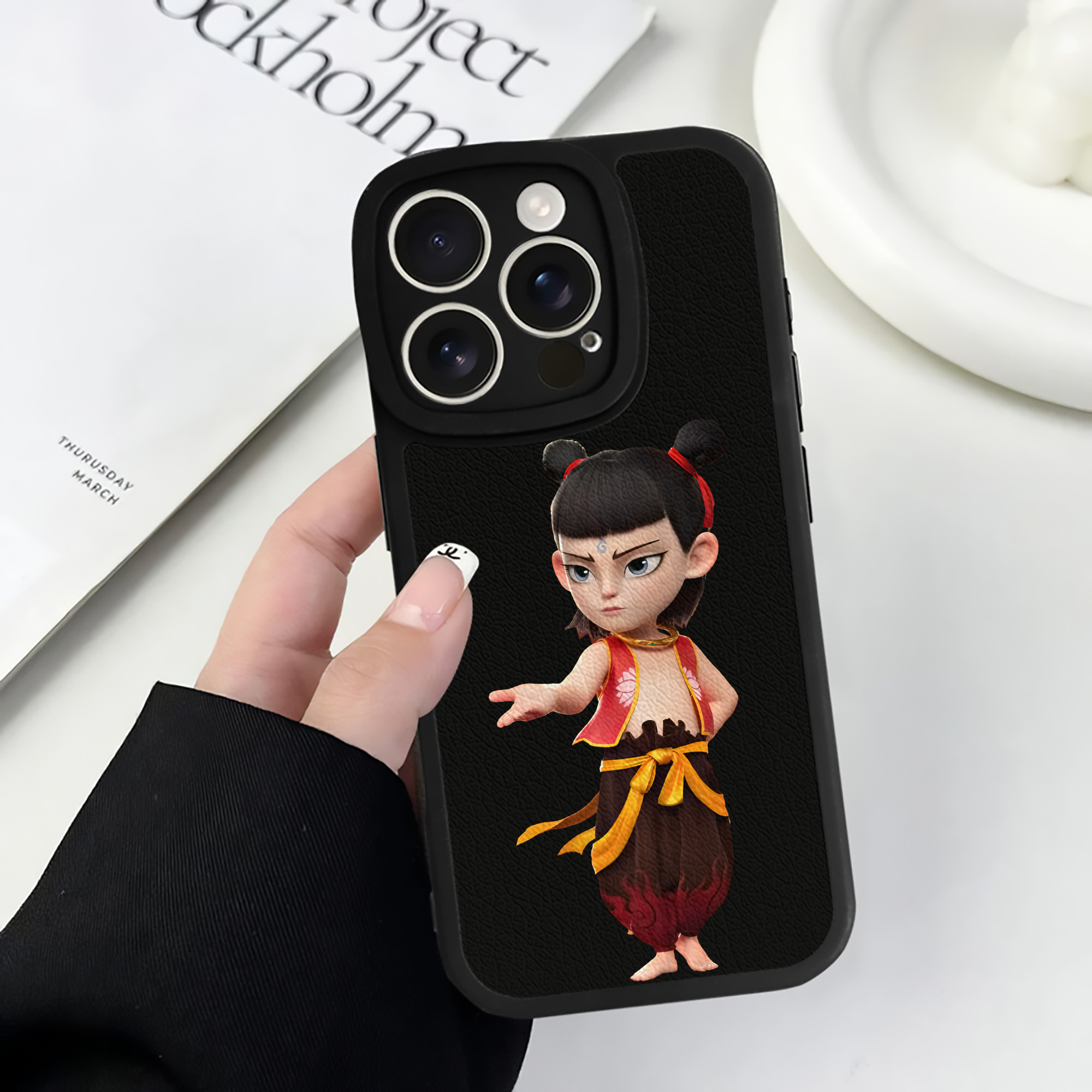 （画像用） Ne Zha 2 ナタ 魔童の大暴れ 【iPhone 16シリーズ対応】シリコンスマホケース（レザー調） 材質：シリコン